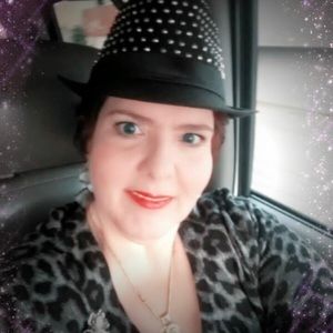 Meet your Posher, Iris